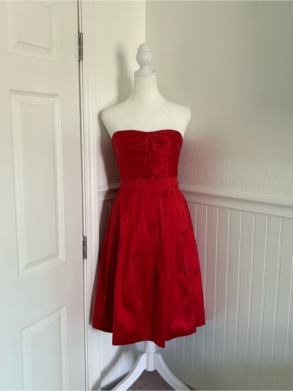 Trina Turk size 2 Strapless Red Taffeta Pleated A-Line Dress